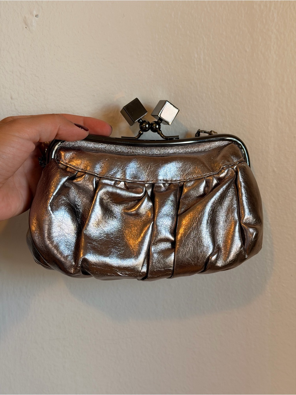 La Regale Metallic Silver Pleated KissLock Wristlet
